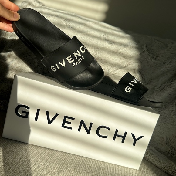 Size 7, black and white Givenchy women's slides - Picture 1 of 6